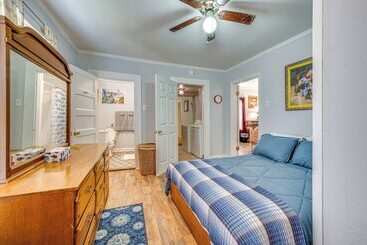 コテージ Family Friendly Home Near Parks & Lakes!