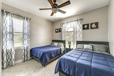 بيت ريفى Golf & Hike: Lehigh Acres Home W/ Pool & Lanai