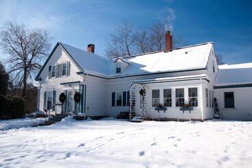 مبيت وإفطار Candlebay Inn