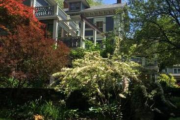 Chesley Road Bed And Breakfast
