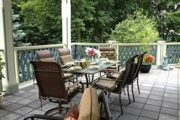 Chesley Road Bed And Breakfast