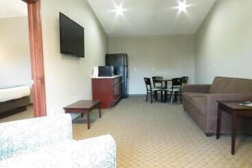 Edgewater Hotel And Suites