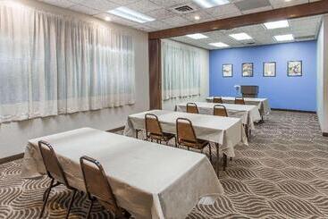 ホテル Quality Inn Near Speedway