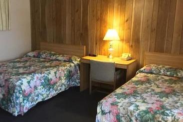 Parkway Motel