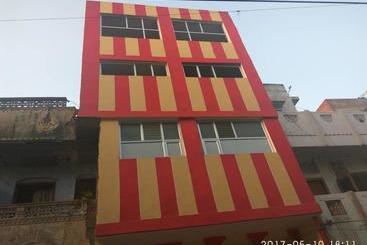 هتل Kanpur Villa