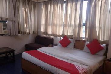هتل Paras Residency