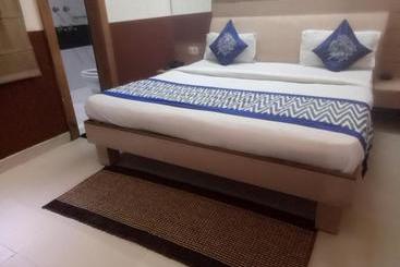 هتل Paras Residency