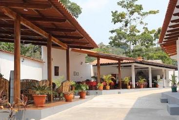 هتل Qasikay Selva Lodge