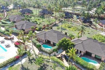 هتل The Sands Beach Resort