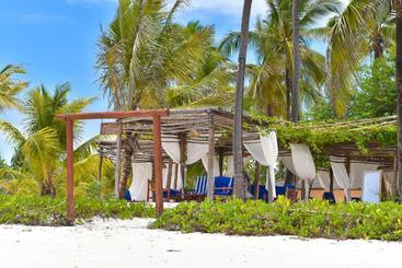 هتل The Sands Beach Resort