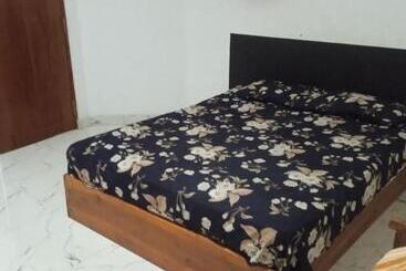 בית מלון כפרי Uk Beach Family Resort