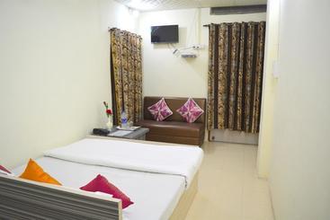 تختخواب و صبحانه Dhingra Residency
