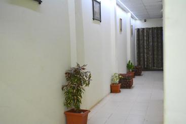 تختخواب و صبحانه Dhingra Residency