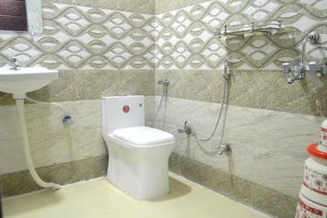 تختخواب و صبحانه Dhingra Residency