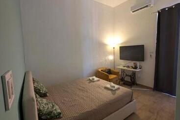 تختخواب و صبحانه N Amuri Room A Due Passi Del Mare
