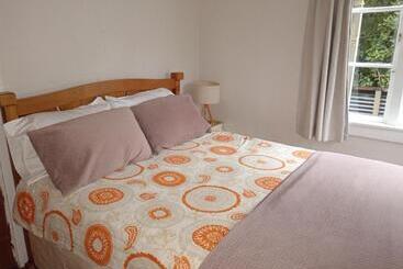 פנסיון Jimi And Joni S Cosy Flat