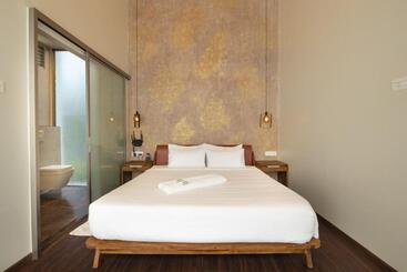 هتل Tomorrowland Farms And Suites