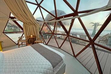 هتل Almare Zonte Beachfront Glamping