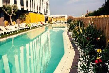 בית מלון כפרי Blank