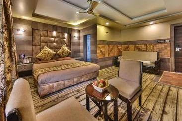 هتل Eden Resorts And Suits