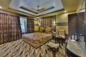 هتل Eden Resorts And Suits