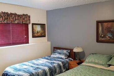 Akiskinook Lake Resort! 1 Bedroom Townhouse! Rent Monthly, Weekly, Private Entrance, Gas Bbq, Wi Fi