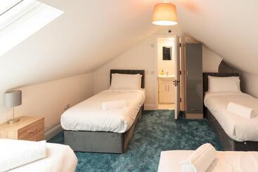 פנסיון Westwood Court