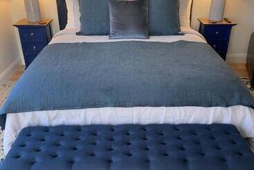 Пансион Port Fairy Bnb   The Blue Suite