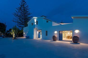تختخواب و صبحانه Boho Suites Denia