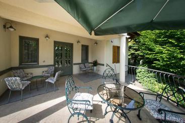 هتل Villa Oliva Boutique Rooms & Spa Zamárdi