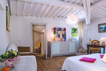 تختخواب و صبحانه Domaine Regis Freres