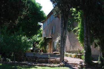 تختخواب و صبحانه Bastide Du Pin