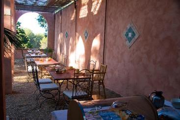 تختخواب و صبحانه Bastide Du Pin