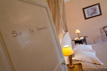 تختخواب و صبحانه Bastide Du Pin
