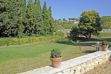 تختخواب و صبحانه Bastide Du Pin