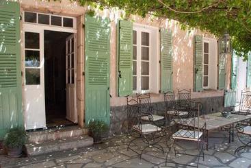 تختخواب و صبحانه Bastide Du Pin