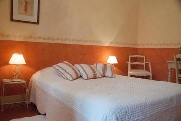 تختخواب و صبحانه Bastide Du Pin
