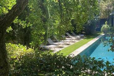 צימר La Divine Comédie Suites Deluxe