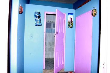 تختخواب و صبحانه Ecole Les Poupons