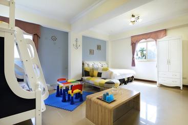 تختخواب و صبحانه Love Fun House