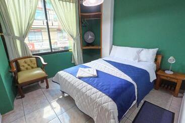 هتل Hostal Puyo