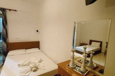 هتل آپارتمان Helios In Olympus House Vacation Studios