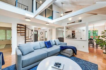 茅舍 Waterfront Urbanna Home W/ Private Dock & Pool