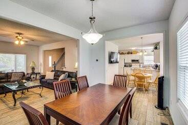 קוטג'' Spacious Olathe Home W/ Fireplace: Near Parks!