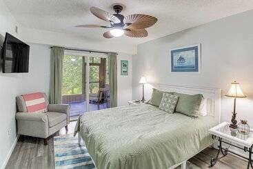 کلبه Hot Springs Retreat W/ Private Dock + Hot Tub!