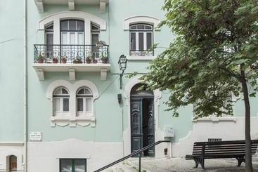 تختخواب و صبحانه Lisbon Inn Lapa