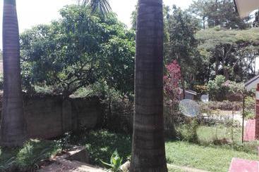 هاستل Sunbird Backpackers