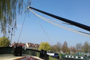 هتل Barge Waternimf