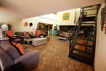 تختخواب و صبحانه Flatdog Lodge
