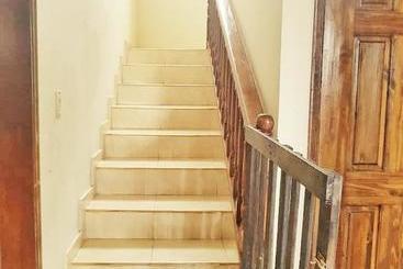 تختخواب و صبحانه The Trianon